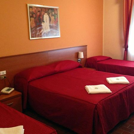 Hotel Forum Rozzano Camera foto