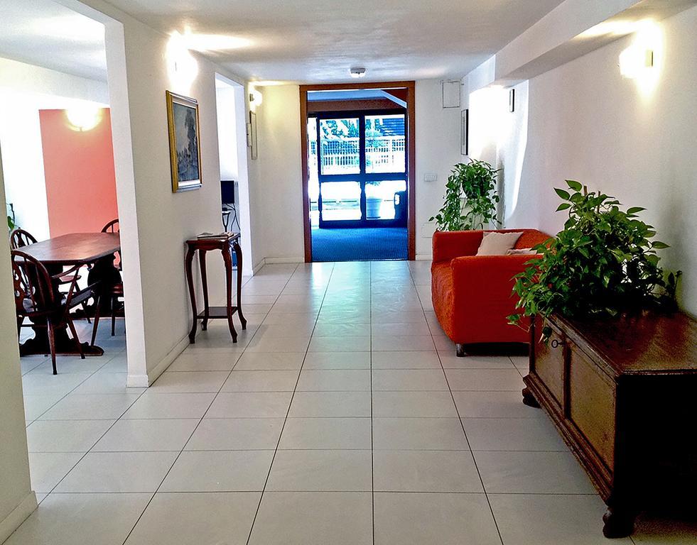 Hotel Forum Rozzano Esterno foto