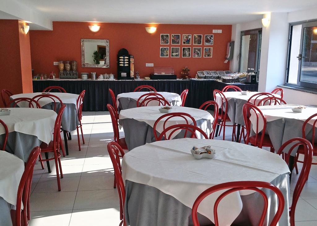 Hotel Forum Rozzano Esterno foto