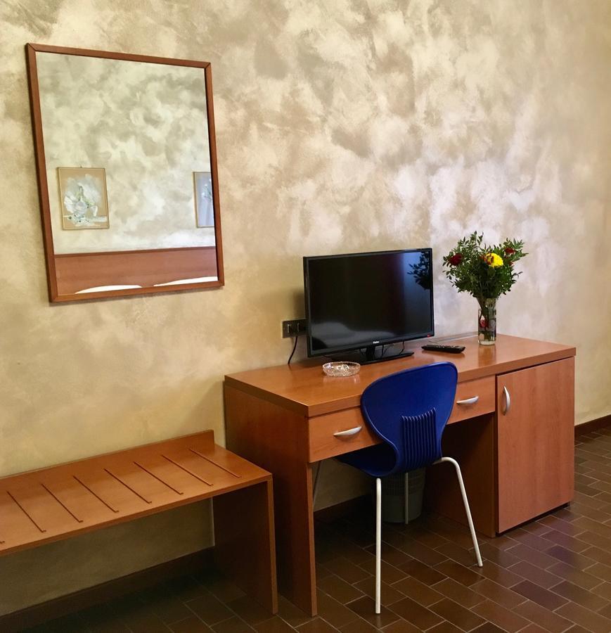 Hotel Forum Rozzano Esterno foto