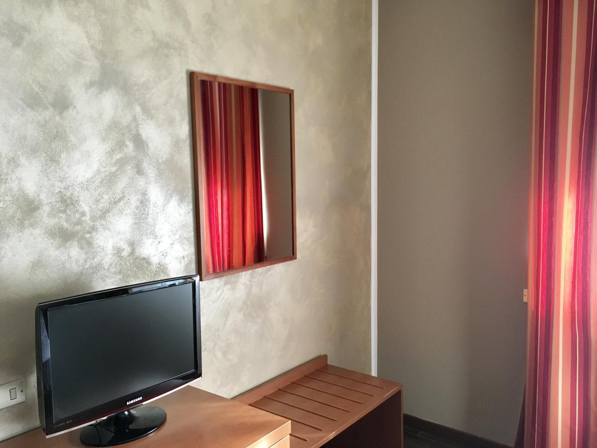 Hotel Forum Rozzano Esterno foto
