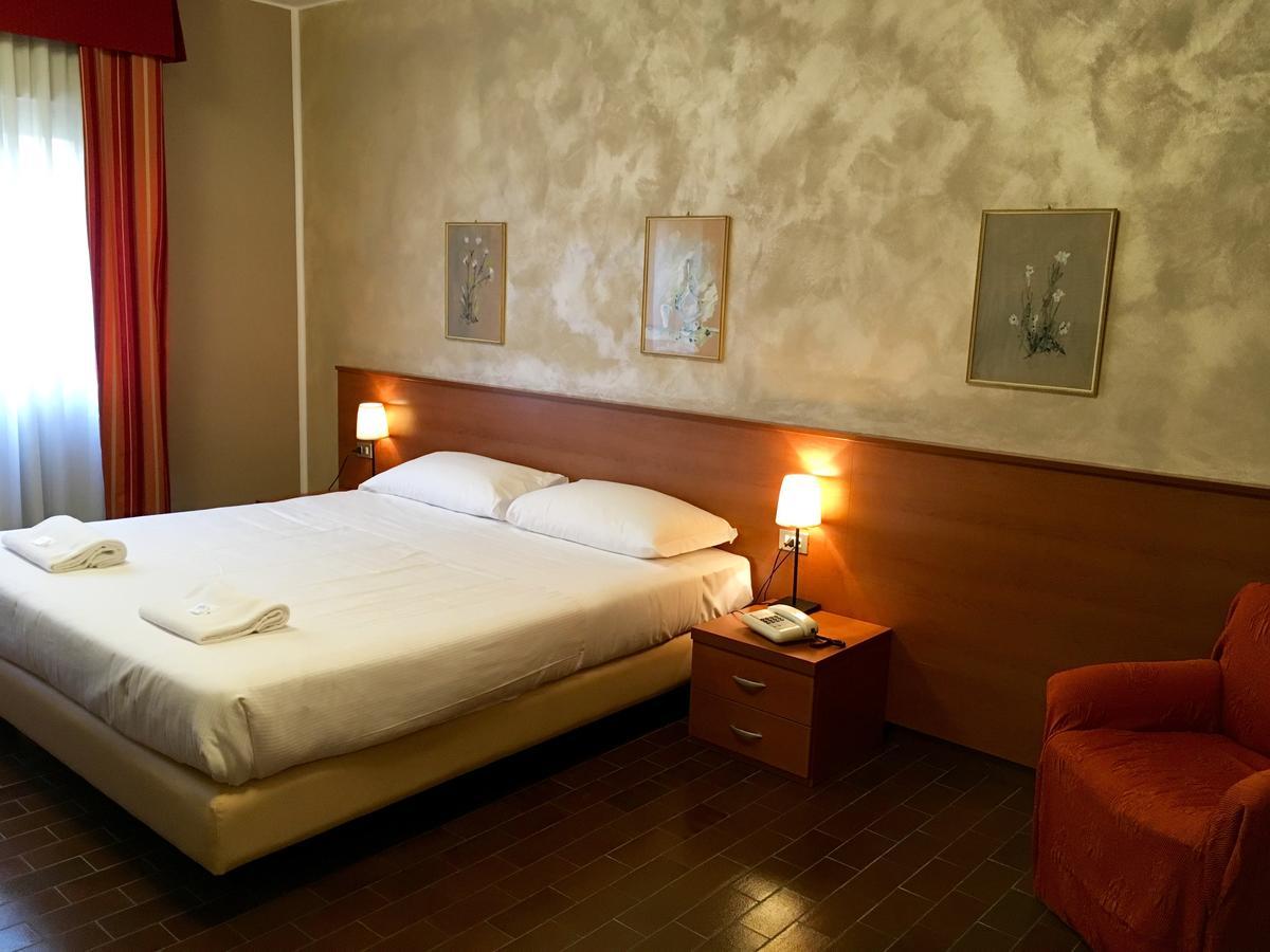 Hotel Forum Rozzano Esterno foto