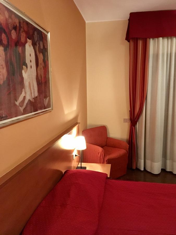 Hotel Forum Rozzano Esterno foto