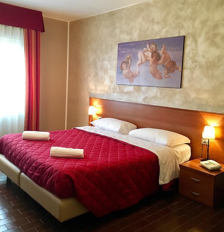 Hotel Forum Rozzano Esterno foto