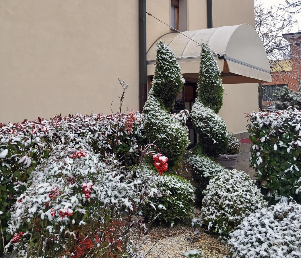 Hotel Forum Rozzano Esterno foto