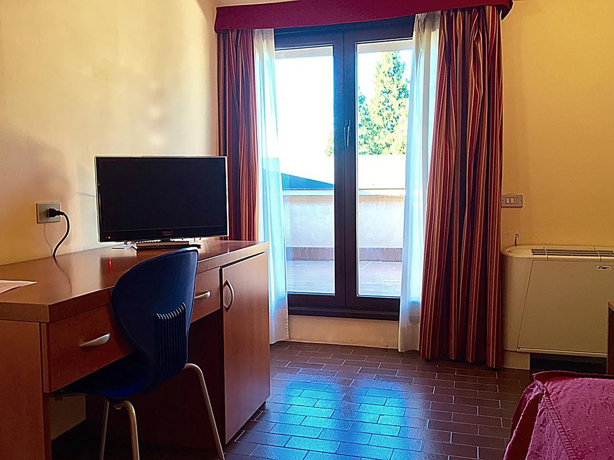 Hotel Forum Rozzano Esterno foto