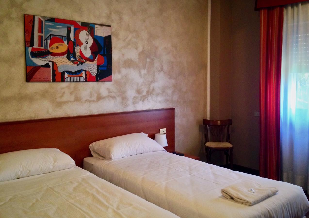 Hotel Forum Rozzano Esterno foto