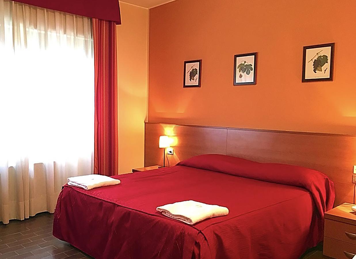 Hotel Forum Rozzano Esterno foto