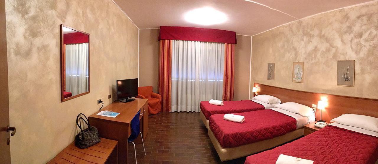Hotel Forum Rozzano Esterno foto