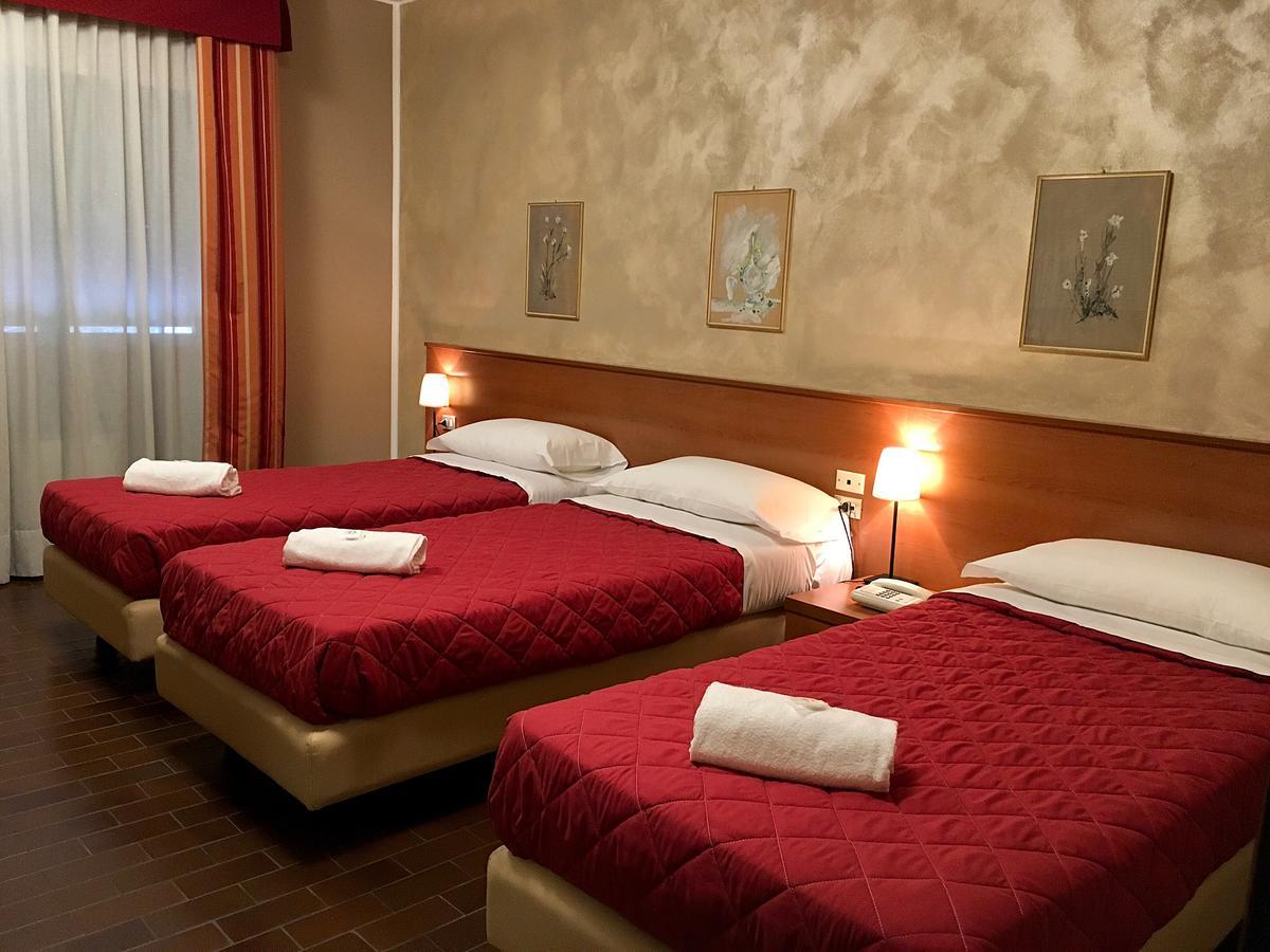Hotel Forum Rozzano Esterno foto