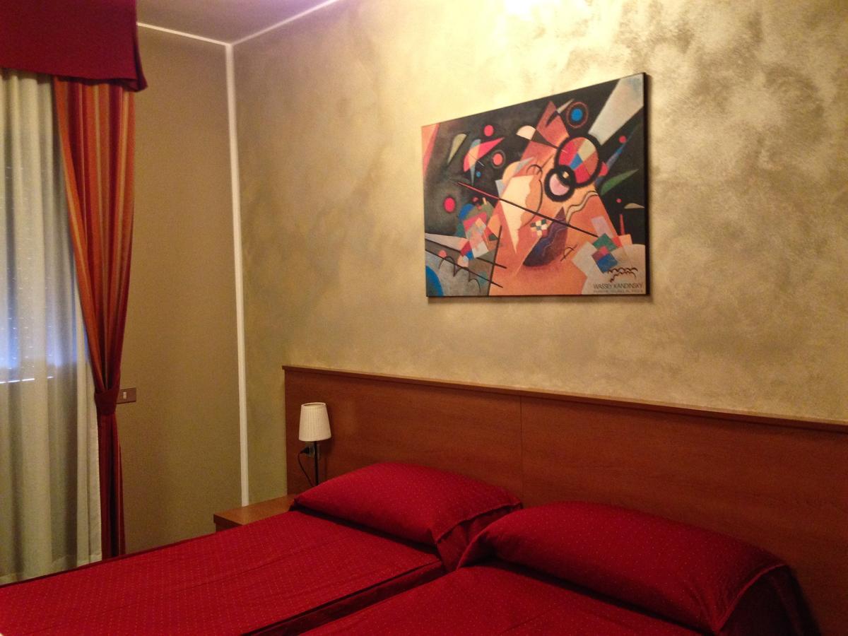 Hotel Forum Rozzano Esterno foto