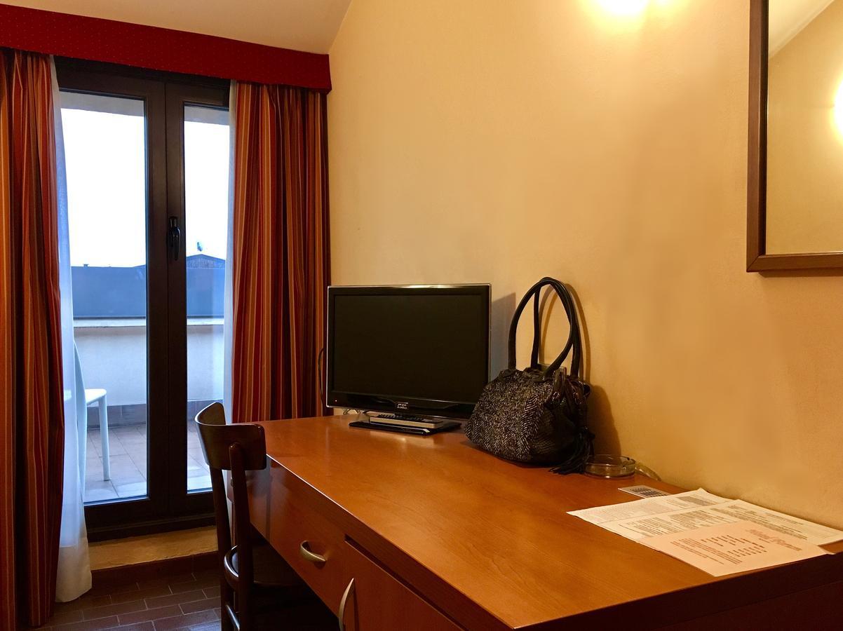 Hotel Forum Rozzano Esterno foto