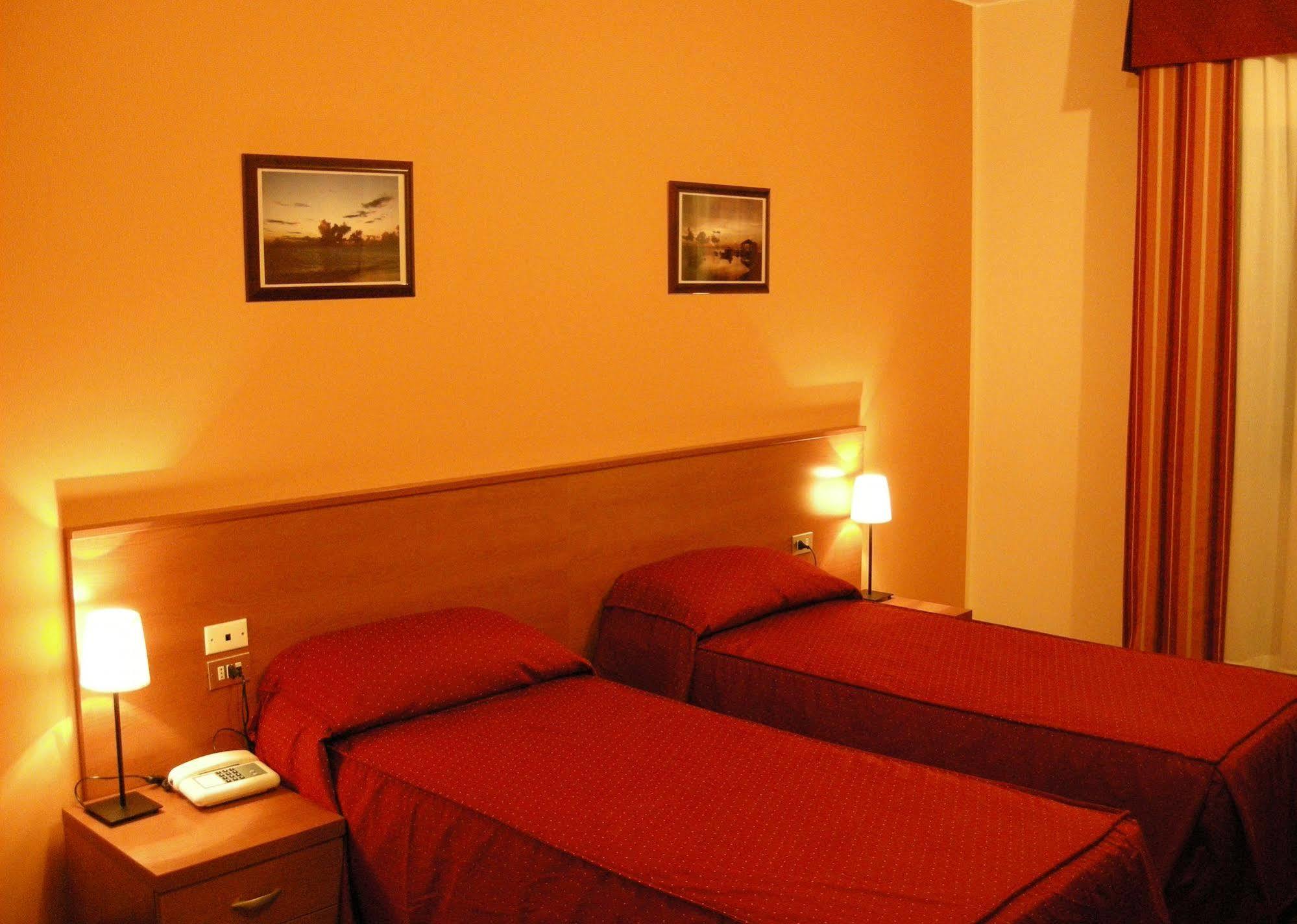 Hotel Forum Rozzano Esterno foto