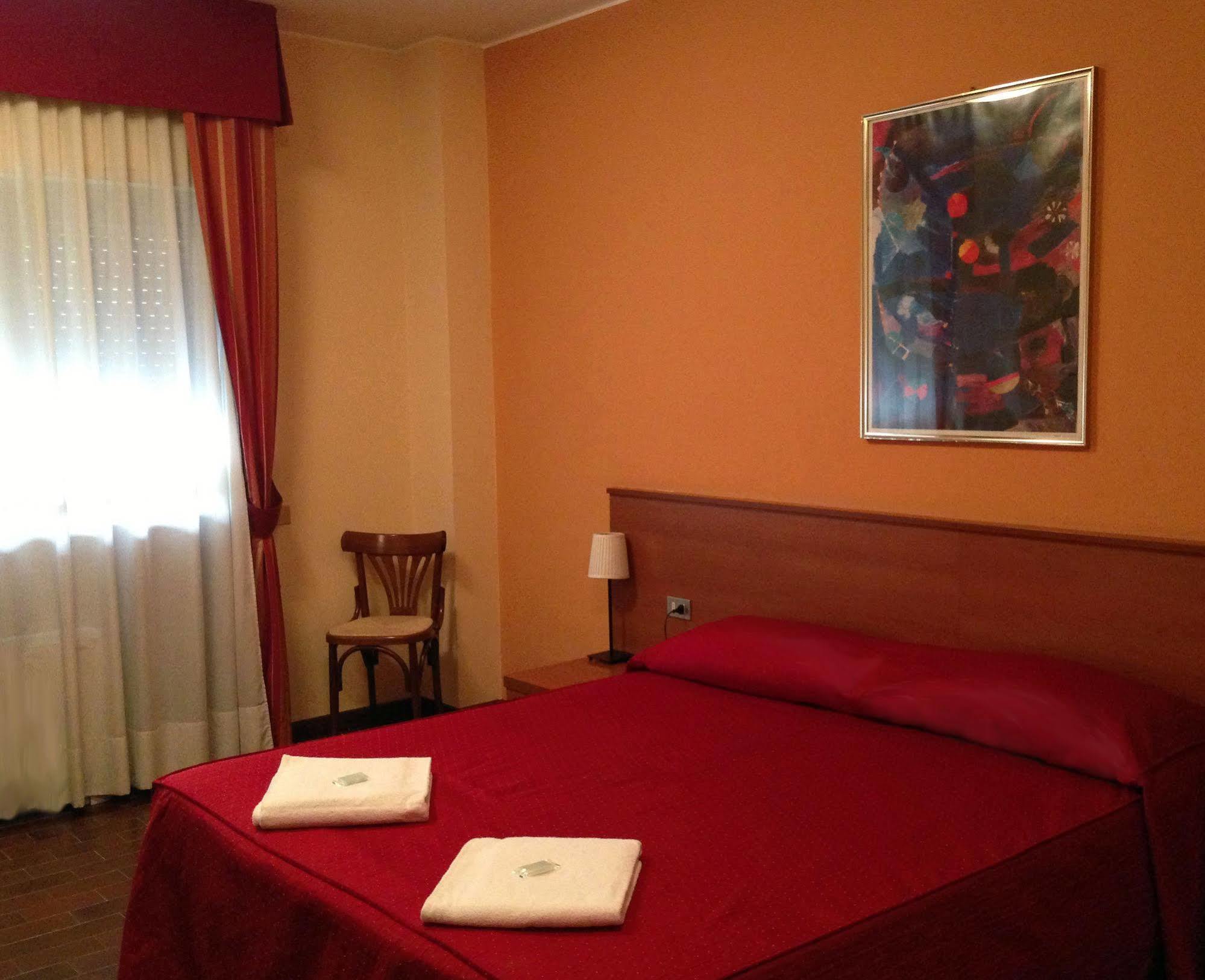 Hotel Forum Rozzano Esterno foto
