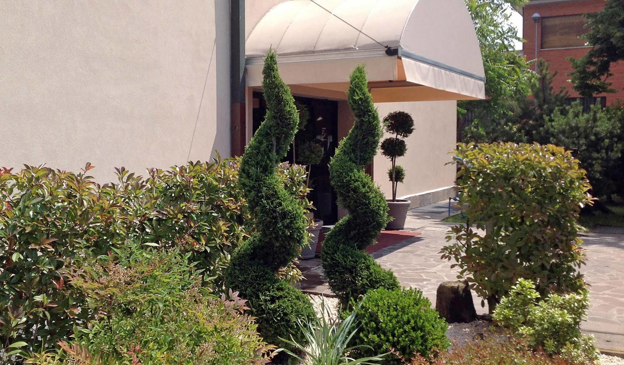 Hotel Forum Rozzano Esterno foto