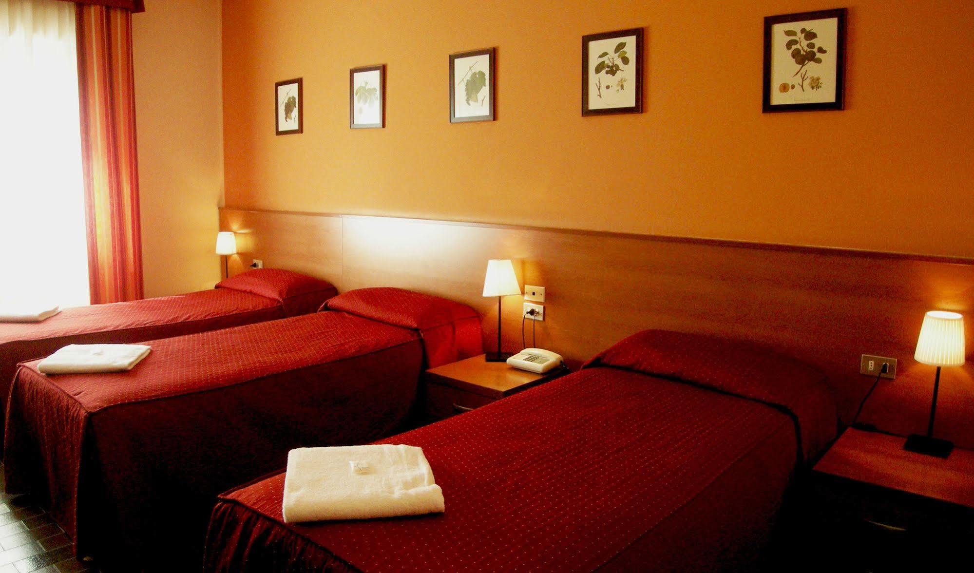 Hotel Forum Rozzano Esterno foto