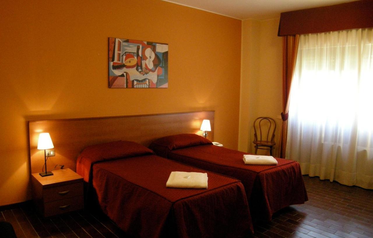 Hotel Forum Rozzano Camera foto